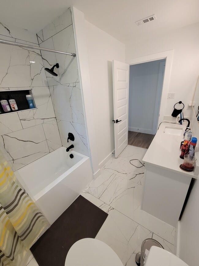 Building Photo - 1132 Dumane St