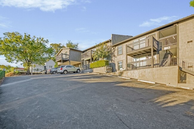 Interior Photo - 5th Avenue Apartments