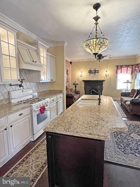 Foto del edificio - 416 Roosevelt Ave