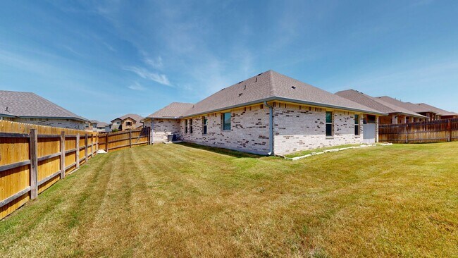 Foto del edificio - CHECK OUT THIS 4 BEDROOM, 2 BATH, 3 CAR GARAGE HOME IN HARKER HEIGHTS!