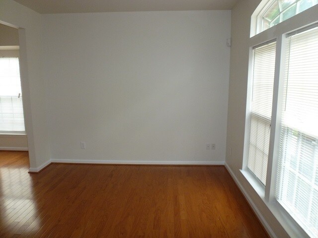 Foto del edificio - Exclusively Offered by Muse Realty, LLC