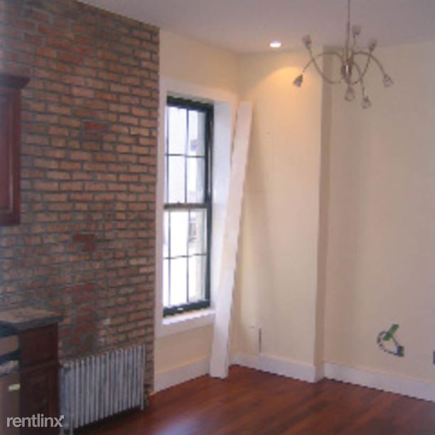 Building Photo - 203 Scholes St