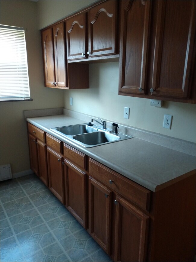 Building Photo - 3714 Drakewood Dr