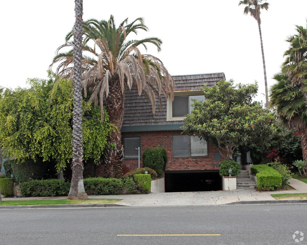 Primary Photo - 944 6TH St