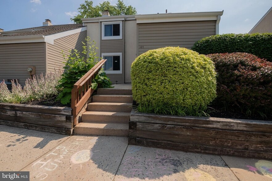 Foto principal - 105 Roskeen Ct