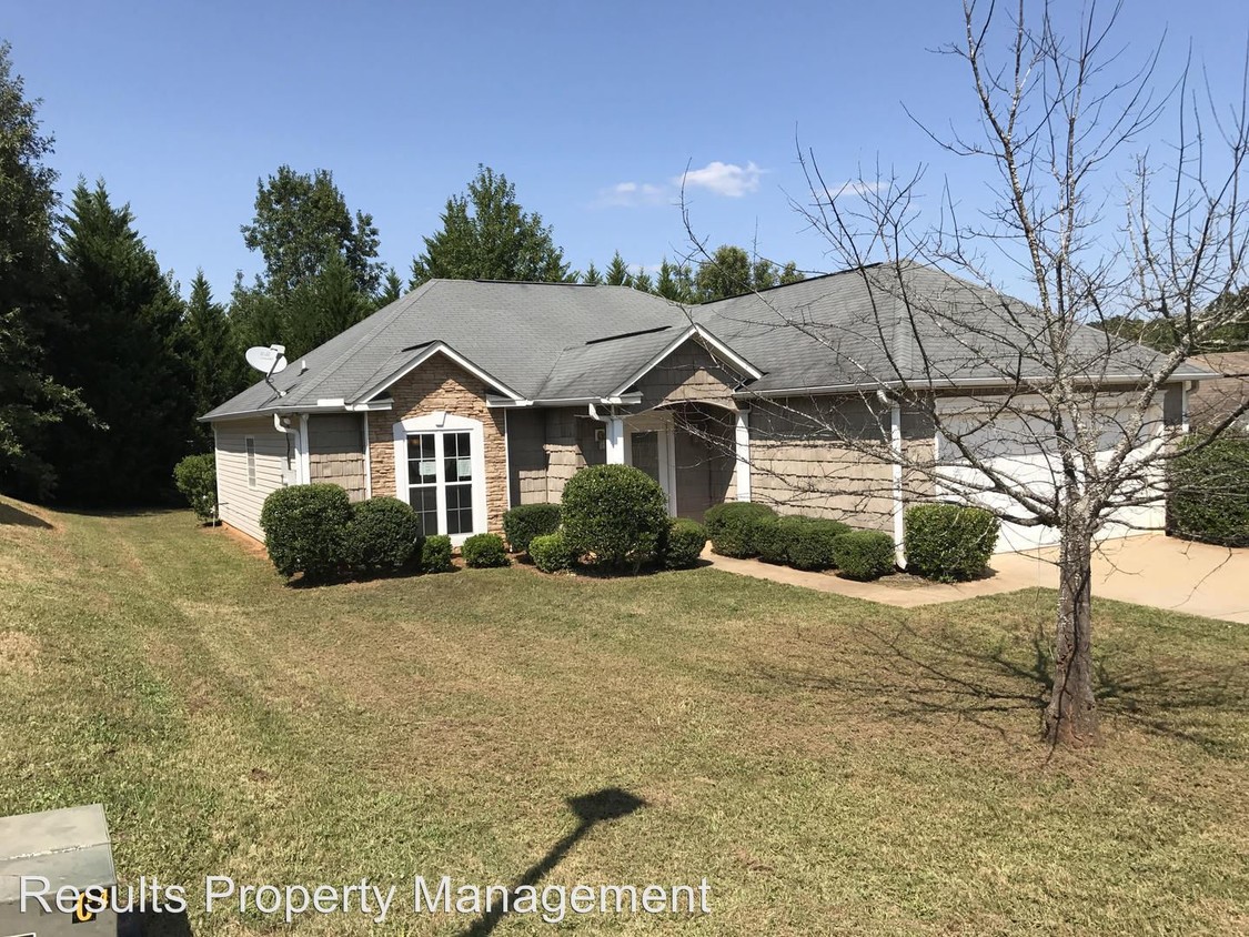 Primary Photo - 111 Dixie Creek Dr