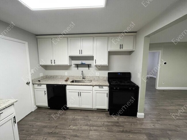 Foto del edificio - 6850 Republic Ave