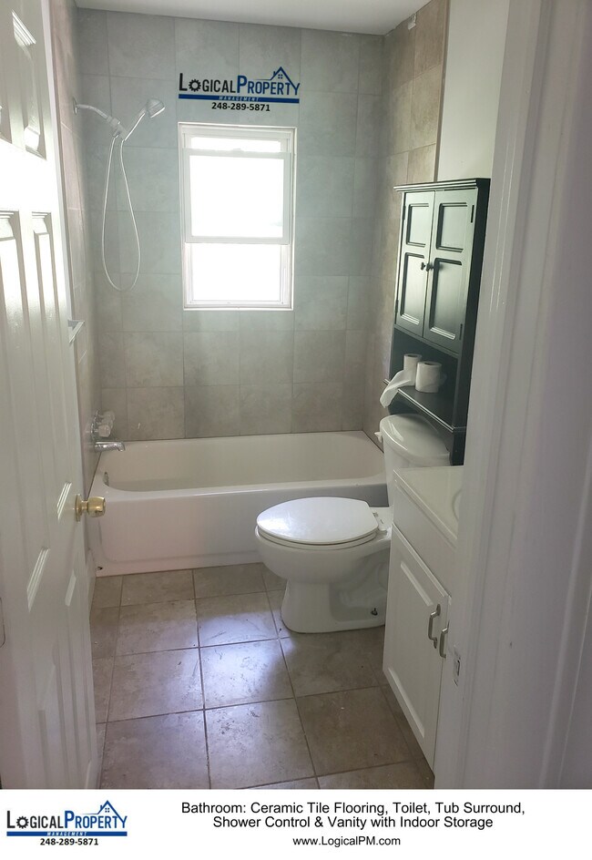 Building Photo - 3/1 BRICK Townhouse w/Bsmnt,Stove,Fridge,M...