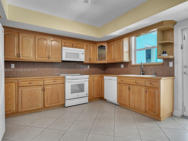 Building Photo - 8985 SW 149th Terrace