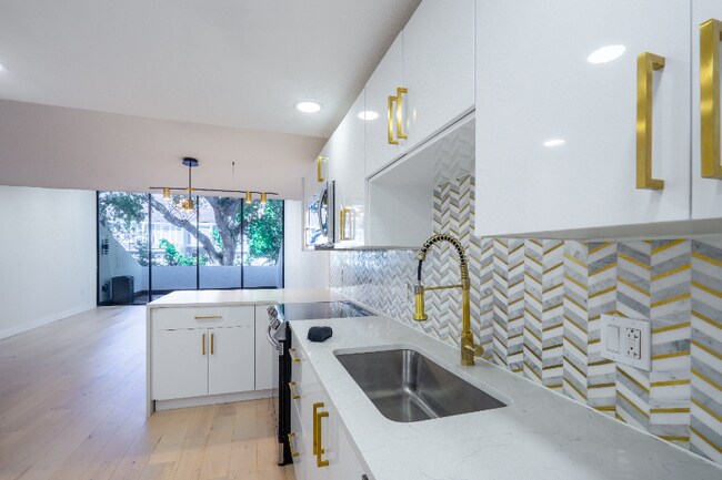 Building Photo - 1509 S Bay Villa Pl