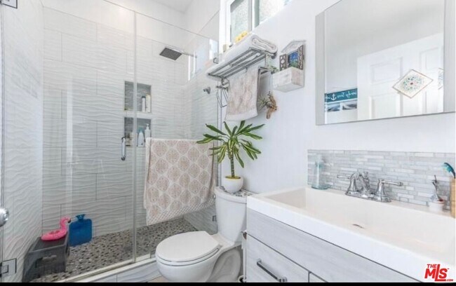 Foto del edificio - 22602 Hatteras St
