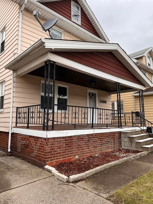Primary Photo - 3488 W 118th St