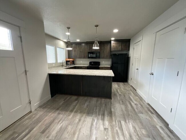 Foto del edificio - 3 bdrm 2 1/2 bath Townhome- Small Dog Frie...