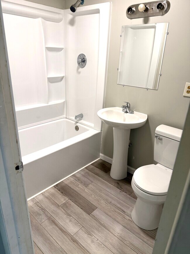 Foto del edificio - 100 Carter Dr