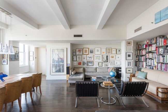 Building Photo - 161 Grand St