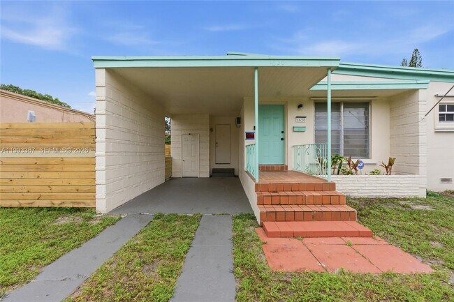 Foto del edificio - 1620 NE 160th St