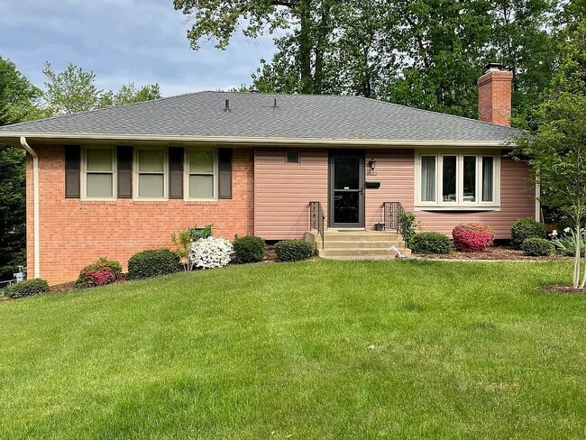 Building Photo - 4432 Stark Pl