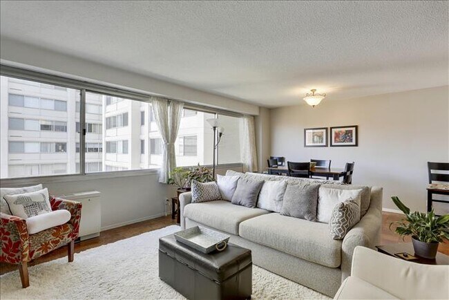 Living Room - 4515 Willard Ave