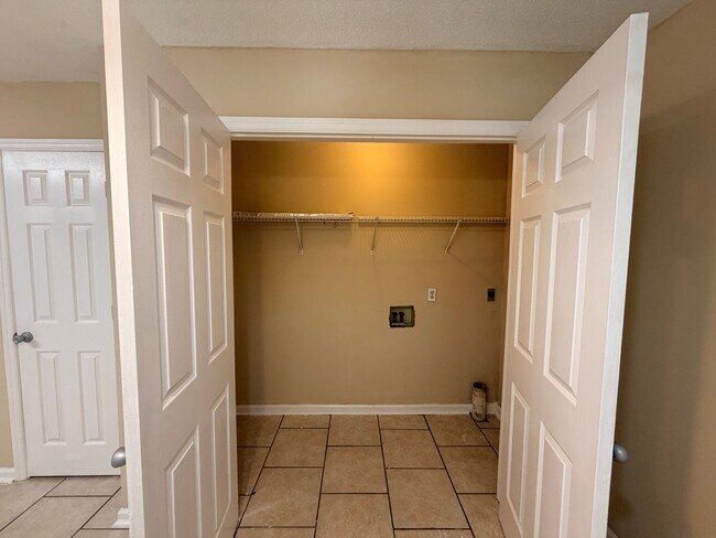 Foto del edificio - 3 Bedroom/2 Bath Duplex in Northlake Subdivision