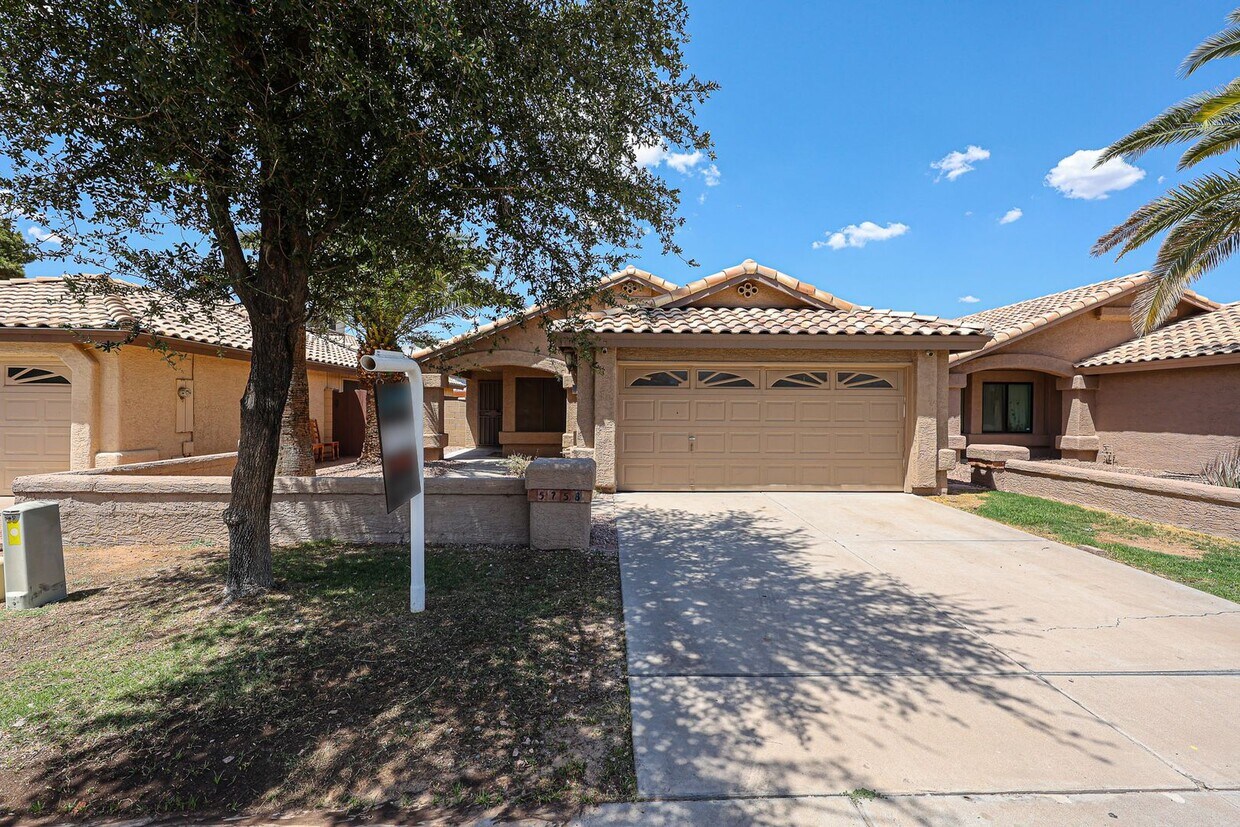 Primary Photo - Beautifully renovated 3 bedroom 2 bathroom...
