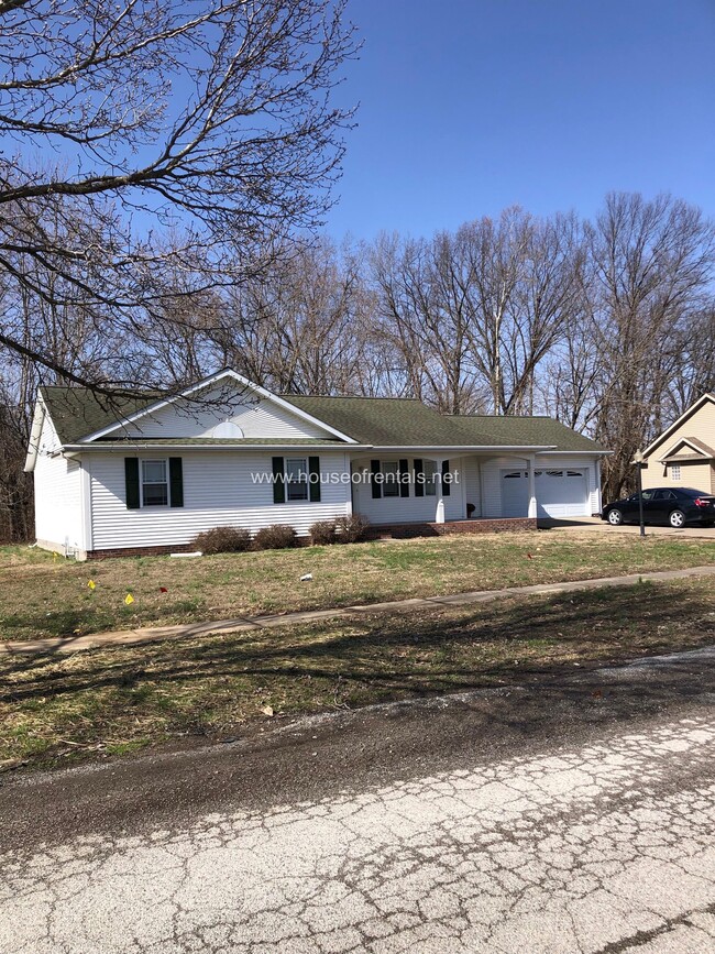 Building Photo - 705 Legacy Dr