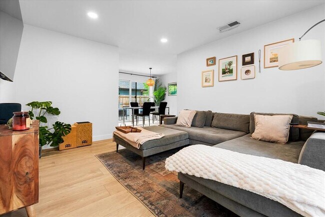 Foto del edificio - 1808 Forest Hill Dr