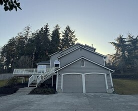 Building Photo - 6157 Oceanside Pl NE