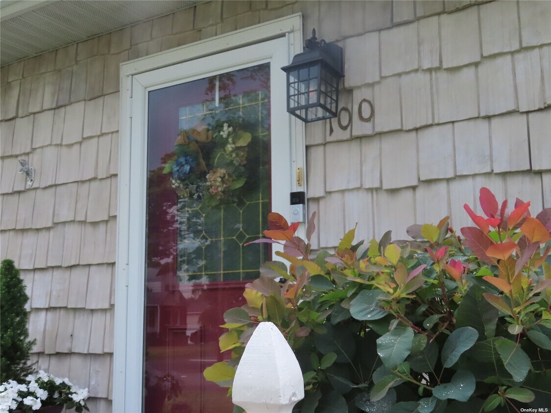 100 Leo Ln, Deer Park, NY 11729 Apartment for Rent in Deer Park, NY