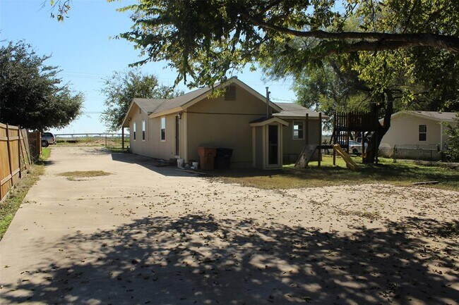 Foto del edificio - 3106 Fallwell Ln