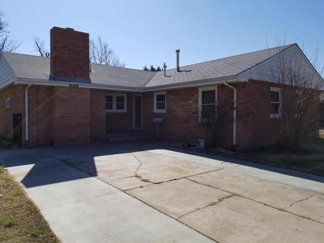 Primary Photo - 3 Bedrooms, 2 Bathrooms Brick Home