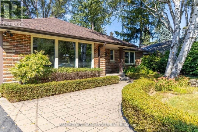 Building Photo - 327 Shoreview Rd