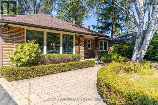 Photo du bâtiment - 327 Shoreview Rd