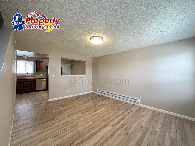 Foto del edificio - 6466 W Douglas St