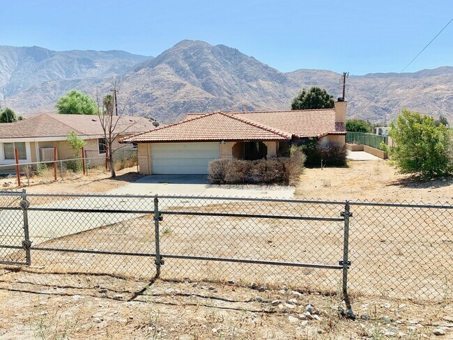 Building Photo - Single Story Home Large Lot