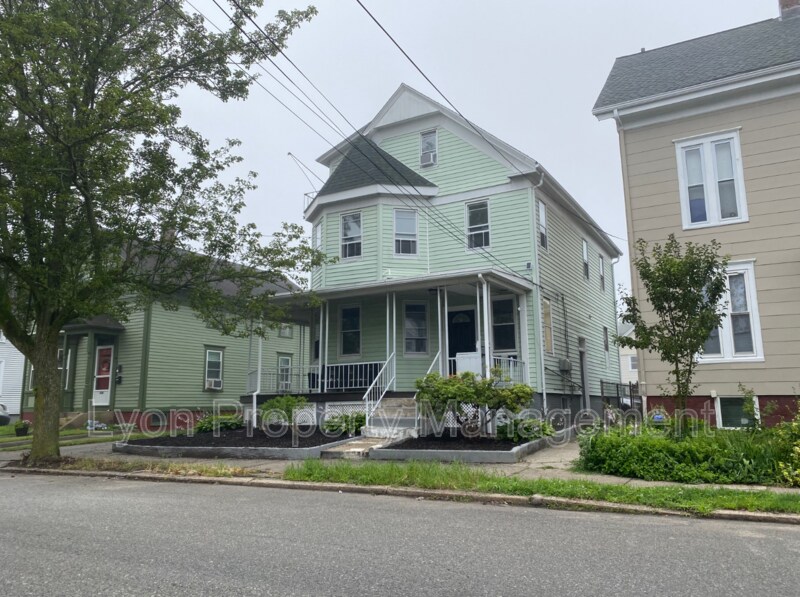 64 Walnut St Unit 3, East Providence, RI 02914 Condo for Rent in East