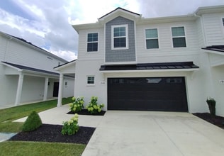 Building Photo - 1844 Bethpage Dr