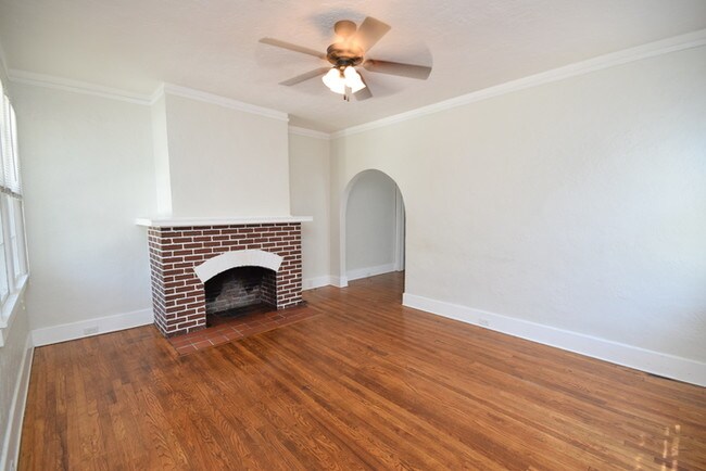 Building Photo - 2136 1/2 McDowell St