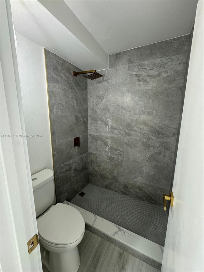 Building Photo - 5525 SW 41st St
