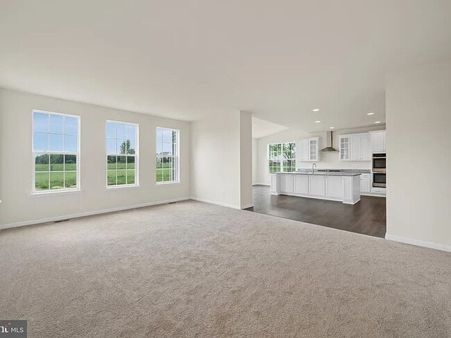 Building Photo - Spacious 5BR House in Middletown