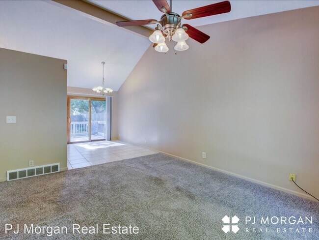 Foto del edificio - 3 br, 2 bath House - 3724 S. 153rd St.