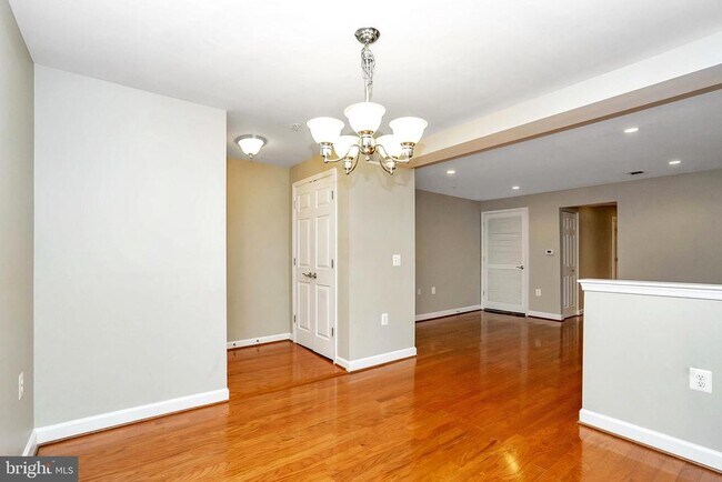 Foto del edificio - 4079 S Four Mile Run Dr