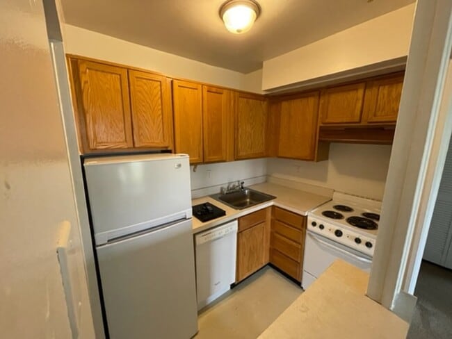 Building Photo - One Bedroom One Bath