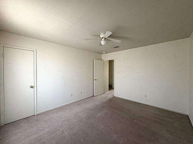 Building Photo - 2102 Tahoe Ct