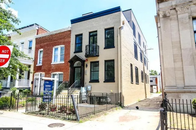 Building Photo - 811-818 8th St NE