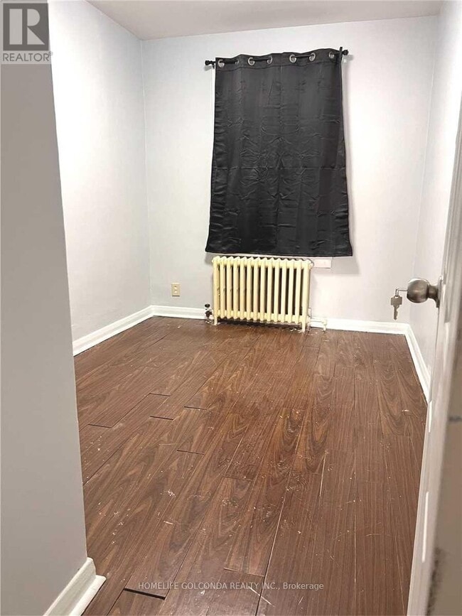 Building Photo - 888 Bloor St W