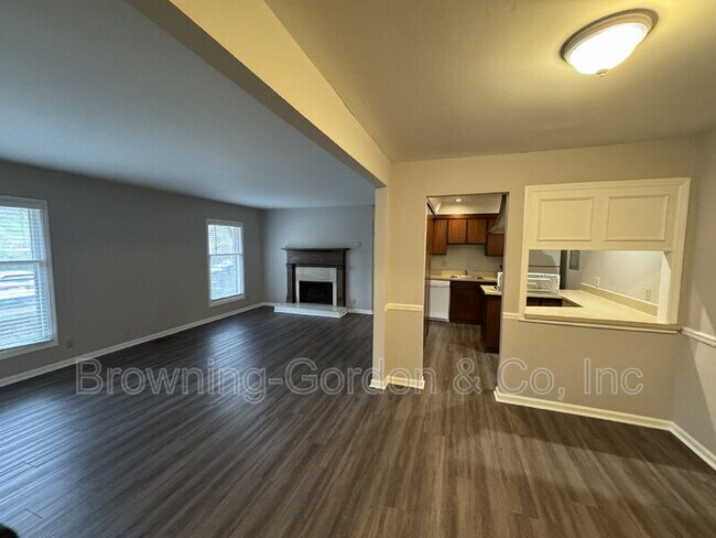 Photo - 5025 Hillsboro Dr Apartment