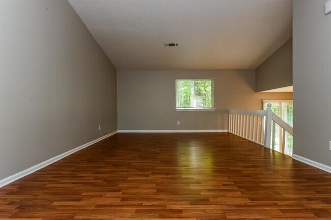 Foto del edificio - 5296 Kinsdale Ln