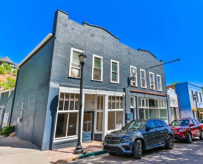 Building Photo - Downtown Manitou 1BR Steps from Shops & Trails