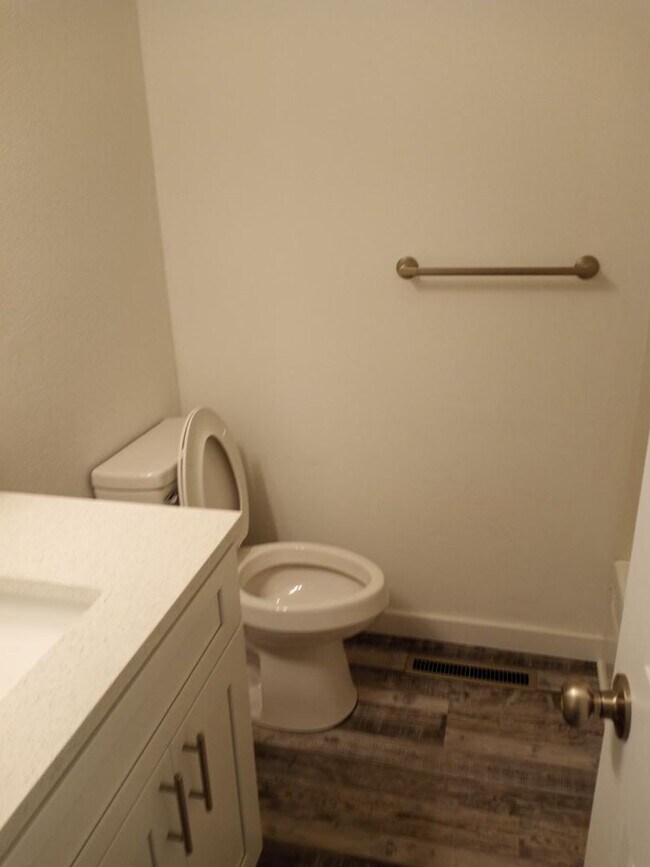 Foto del edificio - Fully Remodeled 3 Bed / 2 Bath Home with 2-Car Garage
