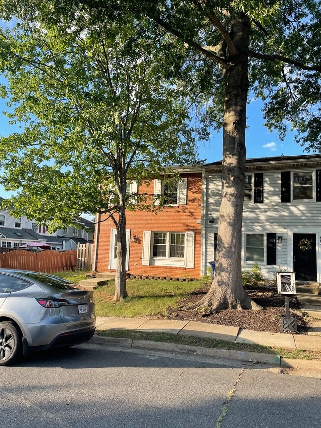 Building Photo - 338 Nansemond St SE
